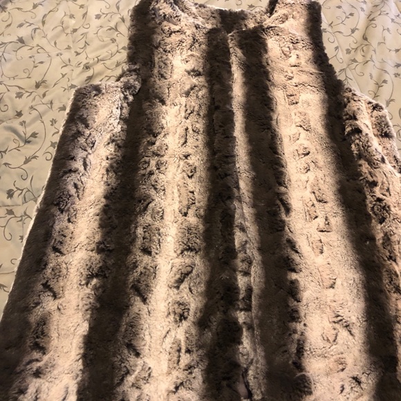 Designer Betsy Johnson faux fur vest! - Picture 3 of 6